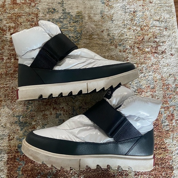 Sorel boots - Picture 3 of 6